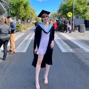 Meet your Posher, Caitlin